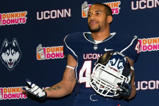 Illustration for article titled The 17 Worst College Football Uniform Designs, Ranked